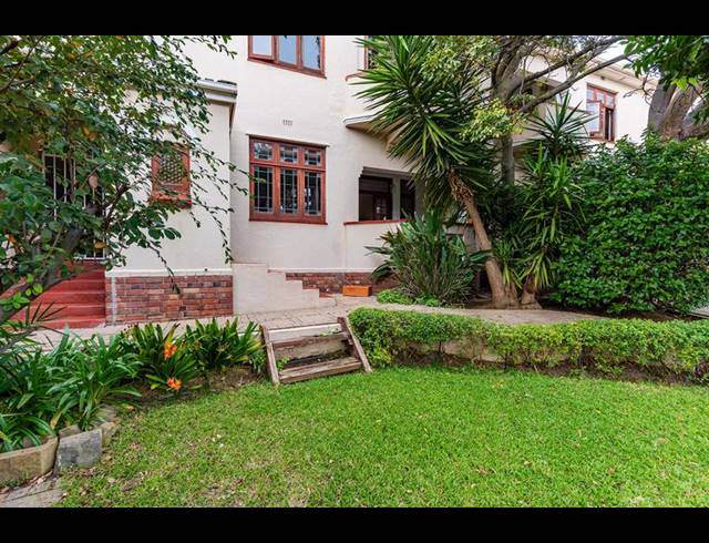 2 BEDROOM APARTMENT FOR SALE IN SEA POINT